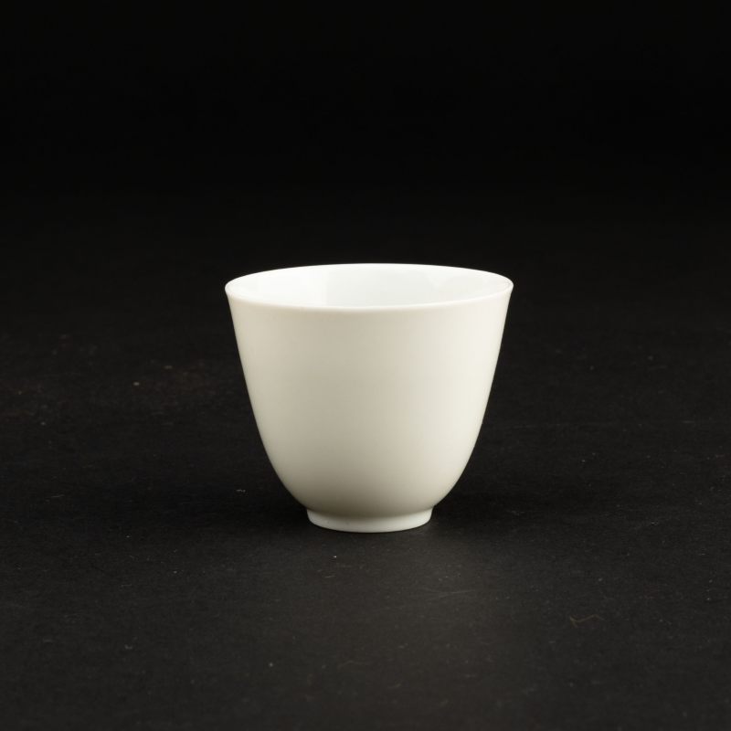    大明成化款白釉杯 - 图3