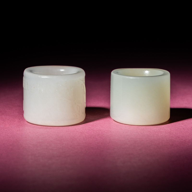 清中期 白玉留皮扳指兩枚 | Two Chinese Jade Archer's Rings, 18th/19th Century - 图3