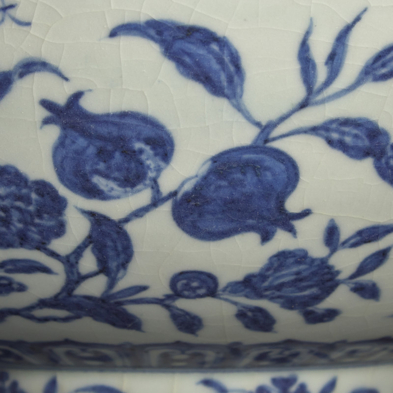 明宣德 青花折枝瑞果紋大骰子盌 | A Rare and Large Chinese Blue and White Porcelain 'Fruit and Flower' Bowl, Xuande Mark and Period - 图8