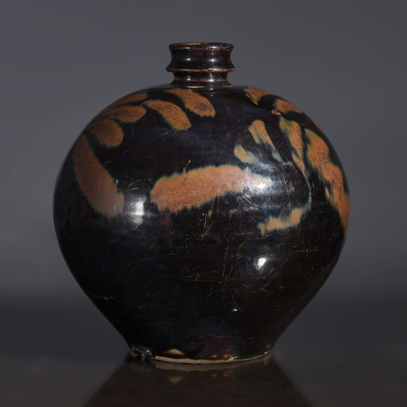 金/元 磁州窯黑釉鐵鏽花嘟噜瓶 | A Chinese Cizhou Black Glazed Globular Jar, Jin/Yuan Dynasty - 图2