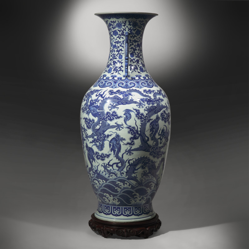 清嘉慶/道光 巨型青花九龍大瓶（附山中商會1943年圖錄） | A Magnificent, Monumental, and Extremely Rare Chinese Blue and White 'Nine Dragons' Vase, Qing Dynasty, Jiaqing/Daoguang Period - 图5