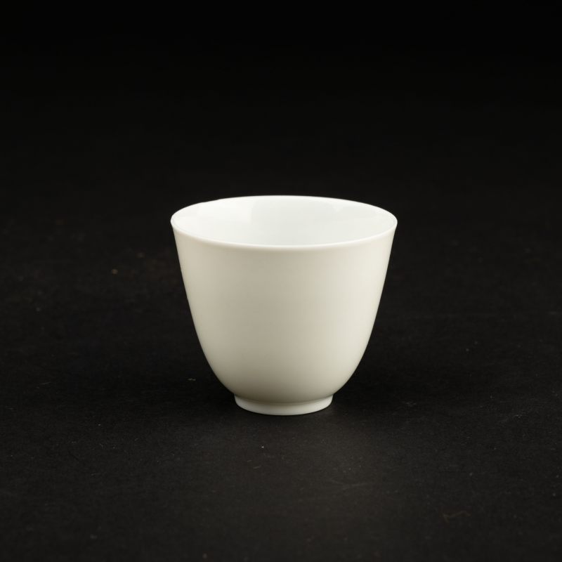    大明成化款白釉杯 - 图4