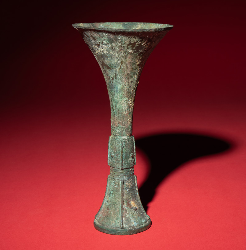 商 青銅觚 | A Chinese Archaic Bronze Gu Vessel, Shang Dynasty - 图2