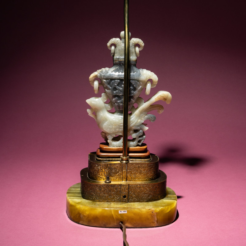 清晚期 灰白玉雕鳳凰寶瓶 | A Chinese Grey and White Jade 'Phoenix' Vase, Late Qing Dynasty - 图3