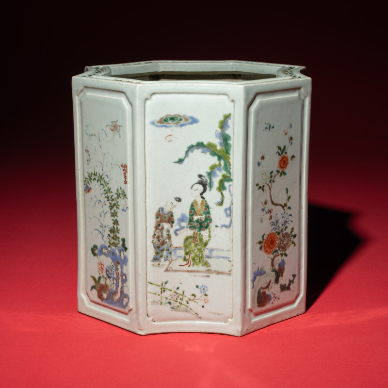 清晚期 粉彩八仙圖八方大筆筒 | A Large Famille Rose 'Figures' Octagonal Porcelain Brushpot, 19th Century - 图2