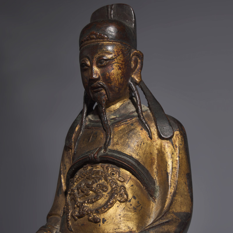 明 銅漆金文昌公坐像 | A Chinese Gilt-Lacquered Bronze Figure of a Seated Deity, Ming Dynasty - 图2