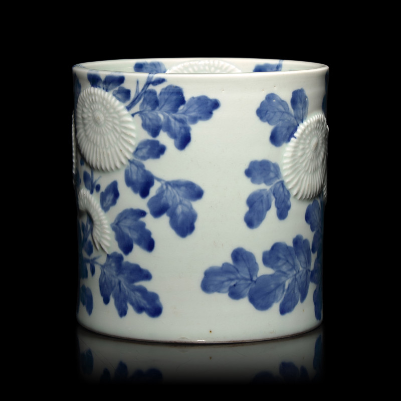 日本江戶-明治時代 平戶燒青花菊花圖筆筒 | A Japanese Hirado Blue and White Porcelain ' Kiku' Brush Pot, 19th Century - 图3