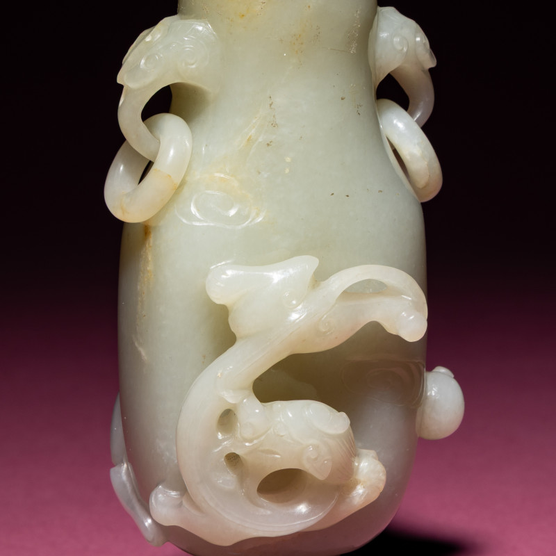 清中期 青白玉螭龍紋雙耳賞瓶 | A Chinese Pale Celadon Jade 'Dragon' Covered Vase, 18th/19th Century - 图6