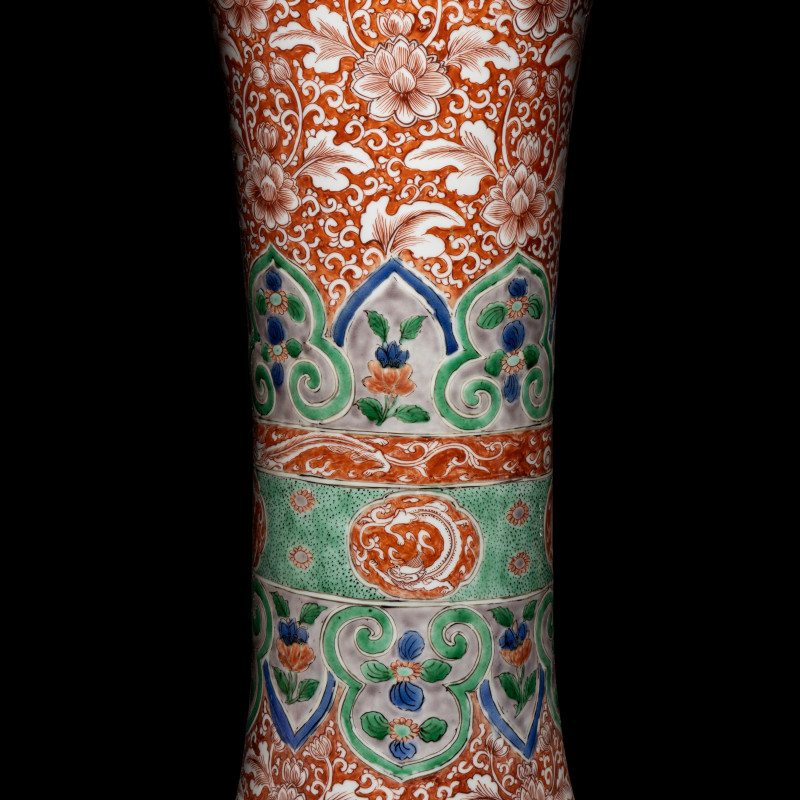 清中期 五彩纏枝花卉紋觚一對 | An Associated Pair of Chinese Famille Verte 'Flowers' Porcelain Gu Vases, 18th/19th Century - 图6