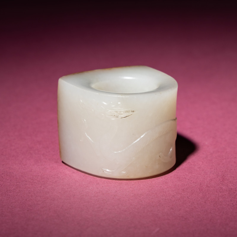 清中期 白玉留皮饕餮螭龍紋扳指 | A Chinese Russet and White Jade 'Taotie and Chilong' Archer's Ring, 18th Century - 图8