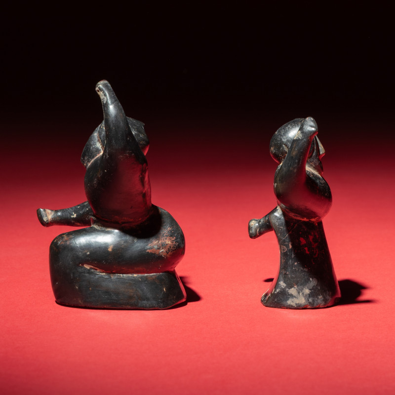 戰國或以後 黑陶朱漆舞俑两只 | Two Chinese Black and Red Lacquered Pottery 'Dancing Figures', Warring States or Later - 图4