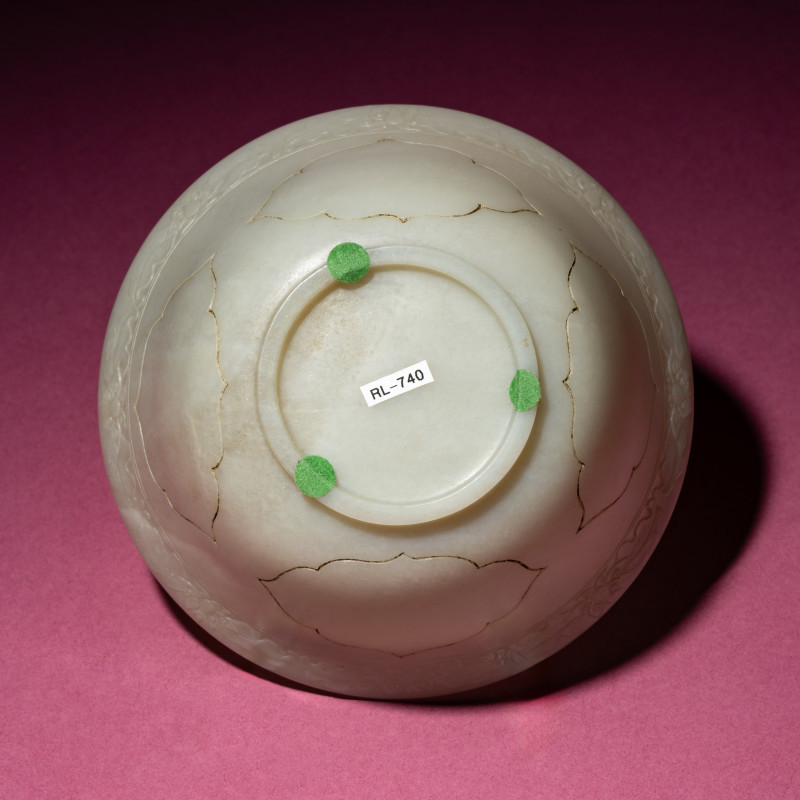 清中期 白玉刻花碗 | A Chinese Carved White Jade ‘Floral’ Bowl, 18th Century - 图6