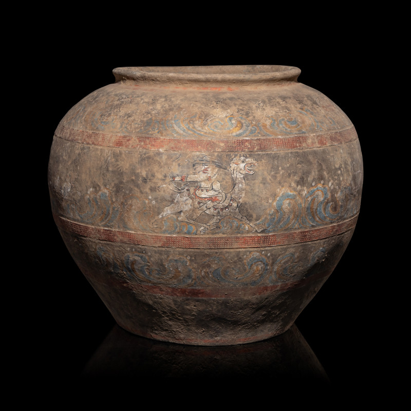 漢 灰陶彩繪狩獵圖大罐 | A Chinese Painted Pottery 'Mythical Beast' Jar, Han Dynasty