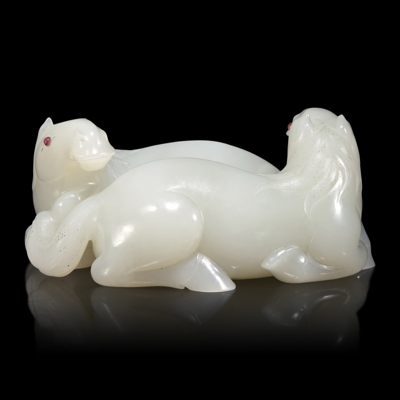 清晚期 白玉雙馬擺件 | A Chinese White Jade Carving of Double Horses, 19th Century - 图2
