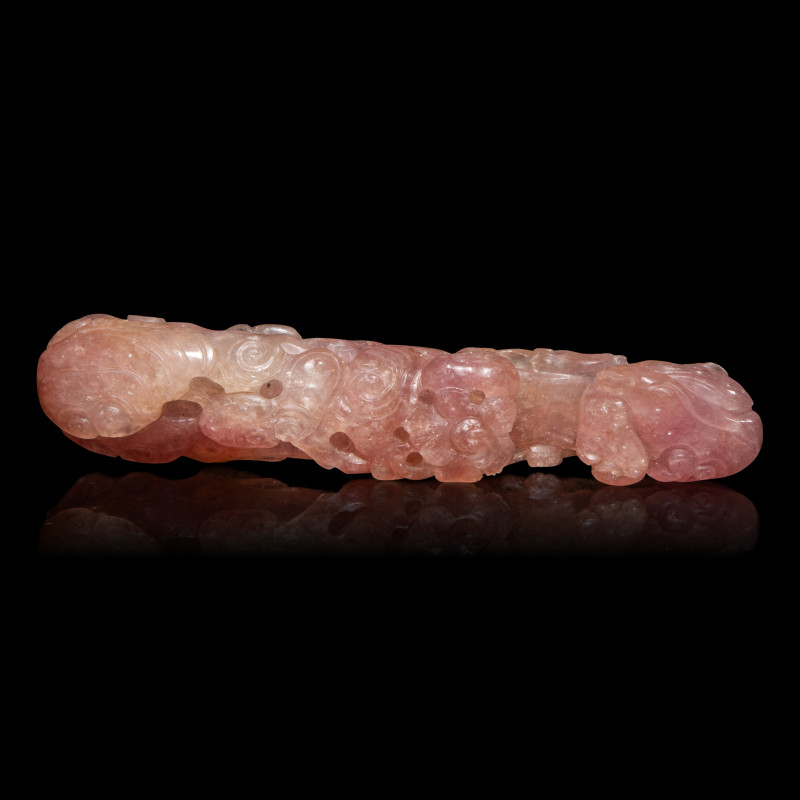 清晚期 碧璽螭龍帶鈎 | A Chinese Pink Tourmaline 'Dragon and Lingzhi' Belt Hook, 19th Century - 图4