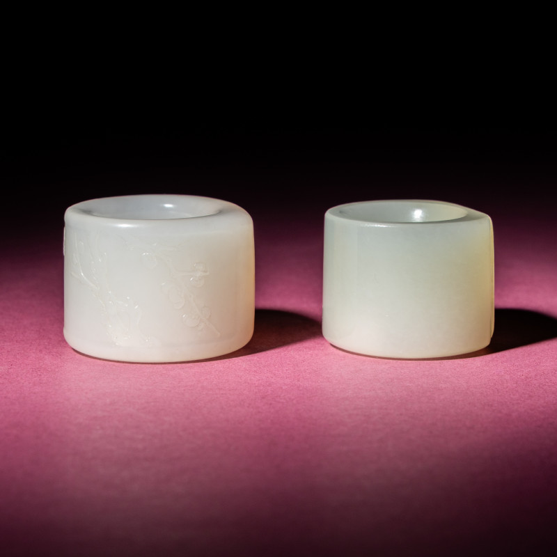 清中期 白玉留皮扳指兩枚 | Two Chinese Jade Archer's Rings, 18th/19th Century - 图4
