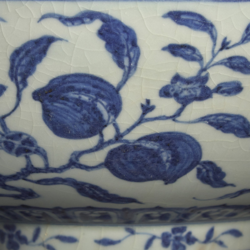 明宣德 青花折枝瑞果紋大骰子盌 | A Rare and Large Chinese Blue and White Porcelain 'Fruit and Flower' Bowl, Xuande Mark and Period - 图9
