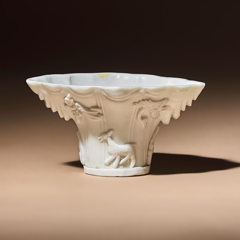 清早期 德化白瓷貼塑鹿鶴同春杯 | A Chinese Blanc-de-Chine Porcelain Libation Cup, 17th-Early 18th Century - 图2