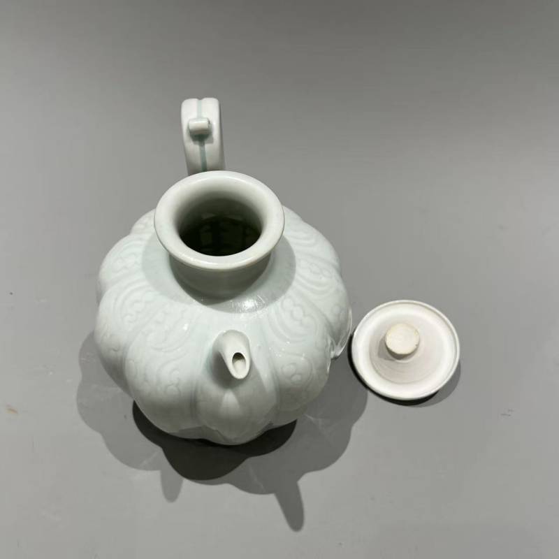 明代 青白釉刻花瓜棱执壶 - 图10
