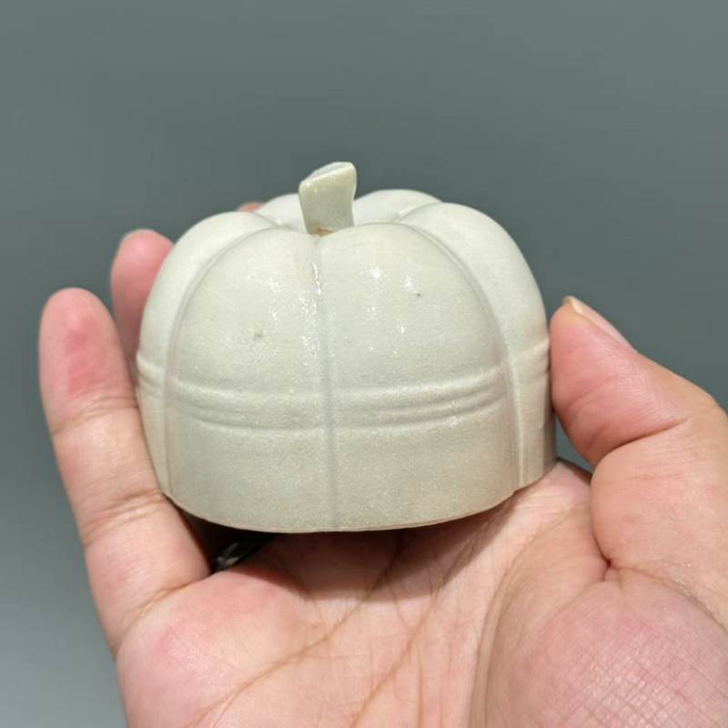 明代 青白釉瓜棱胭脂盒 - 图5