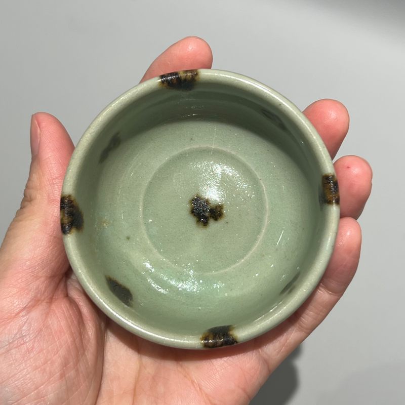 明代 龙泉窑青釉莲瓣点彩小杯 - 图7