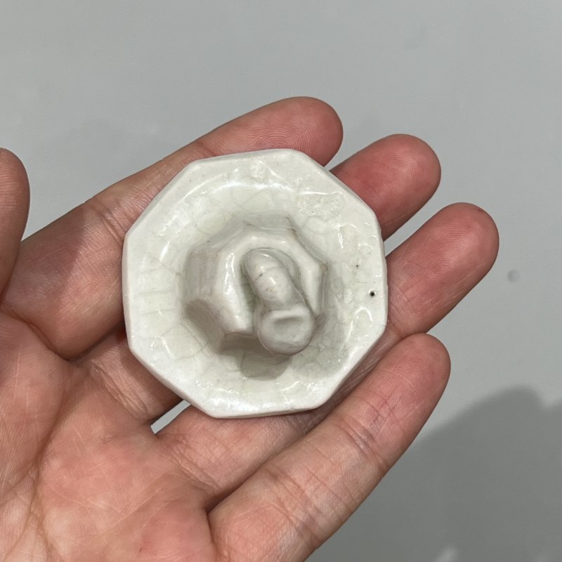 明代 青白釉八棱四系瓶 - 图12