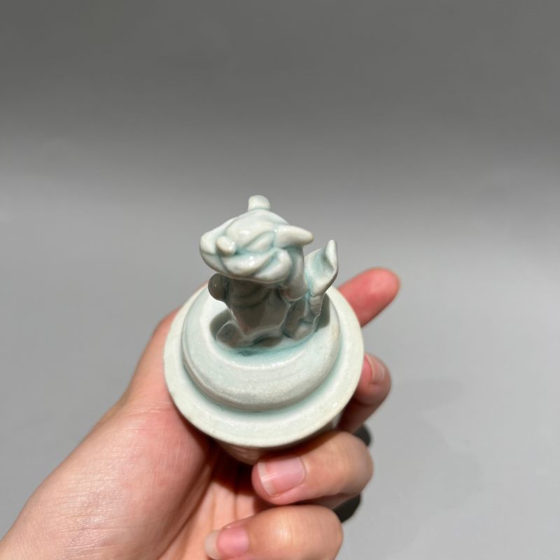 明代 青白釉狮子纽执壶 - 图5