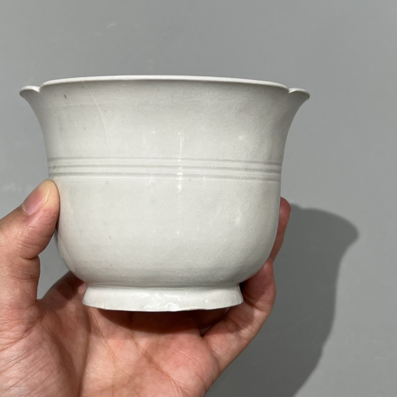 明代 白釉弦纹花口杯 - 图5