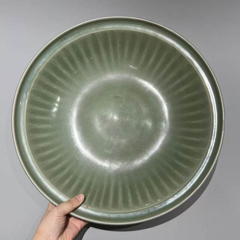 明代 龙泉窑青釉菊瓣盘 - 图4