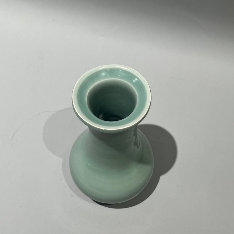 明代 龙泉窑梅子青釉长颈瓶 - 图4