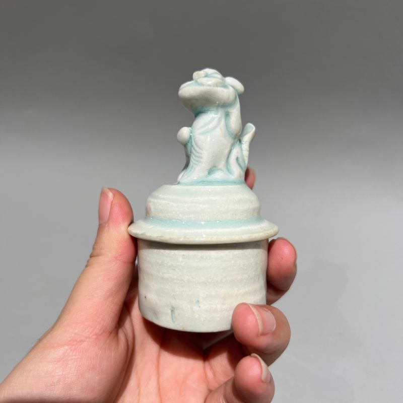 明代 青白釉狮子纽执壶 - 图6