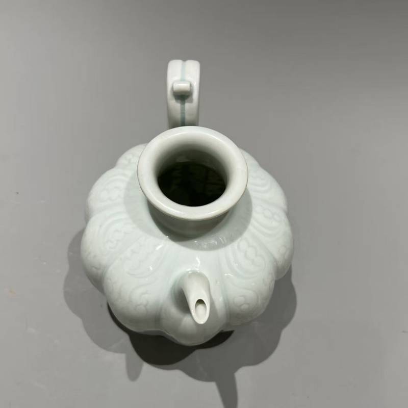 明代 青白釉刻花瓜棱执壶 - 图11