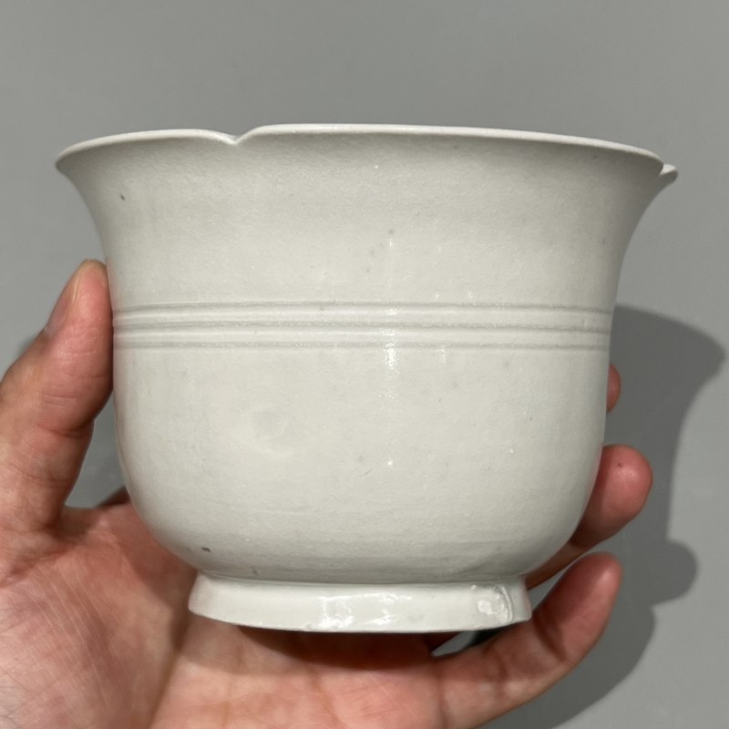 明代 白釉弦纹花口杯 - 图6