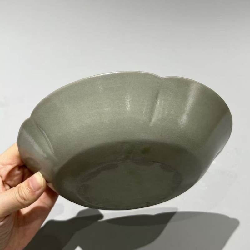 明代 青釉葵口洗 - 图8
