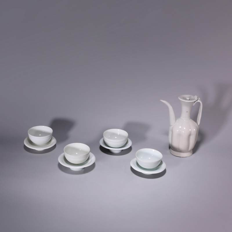 明代 青白釉执壶、四组杯托一套 - 图1