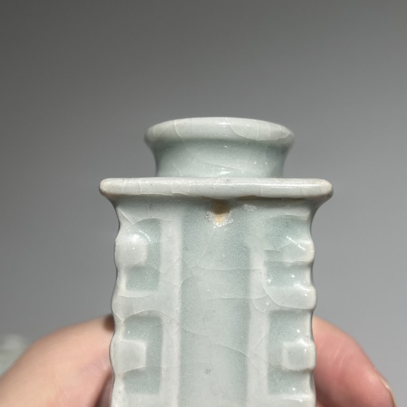 明代 青白釉琮式瓶一对 - 图7