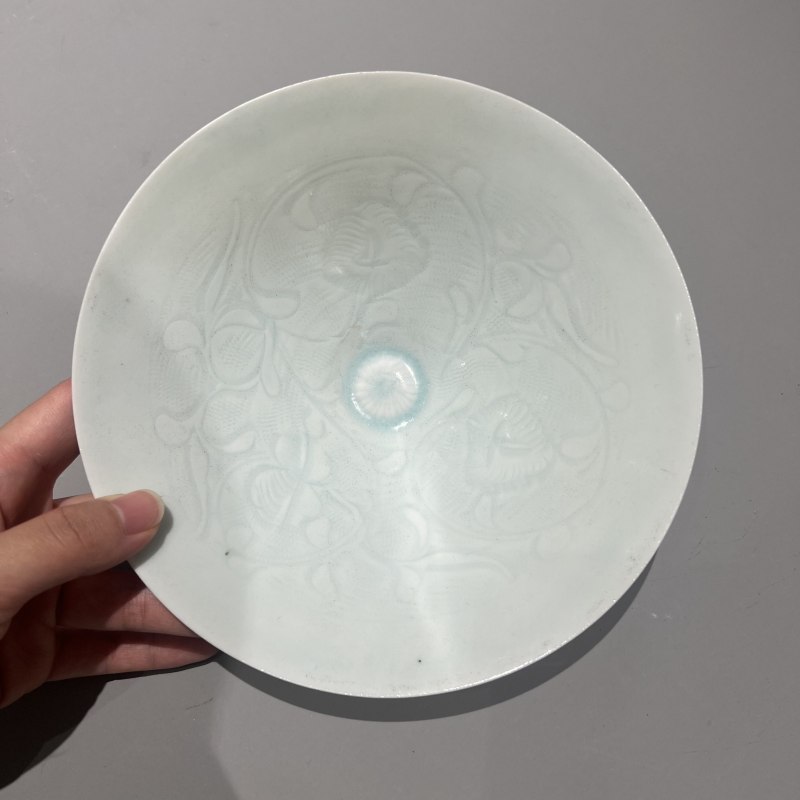 明代 青白釉花卉纹斗笠盏 - 图4