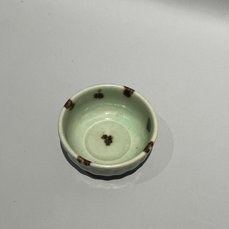 明代 龙泉窑青釉莲瓣点彩小杯 - 图4