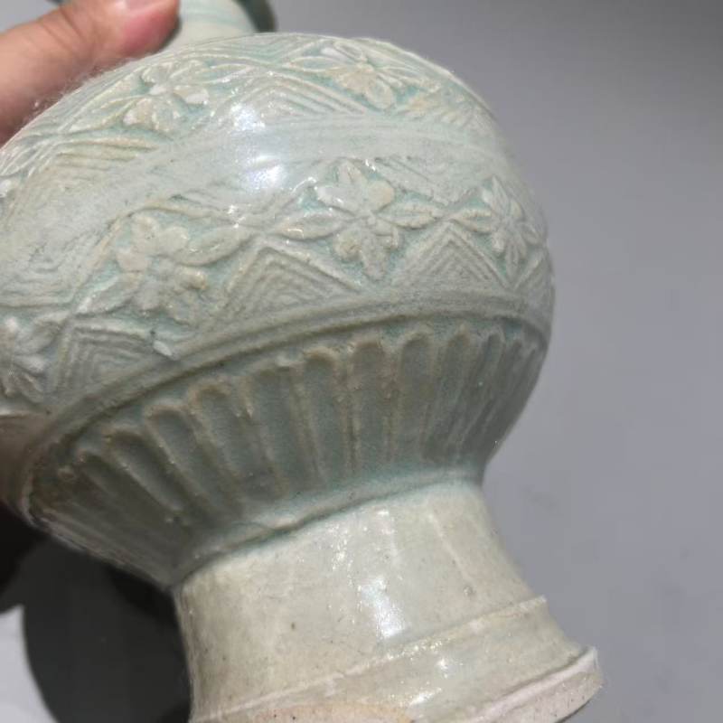 明代 青白釉辅首瓶 - 图6