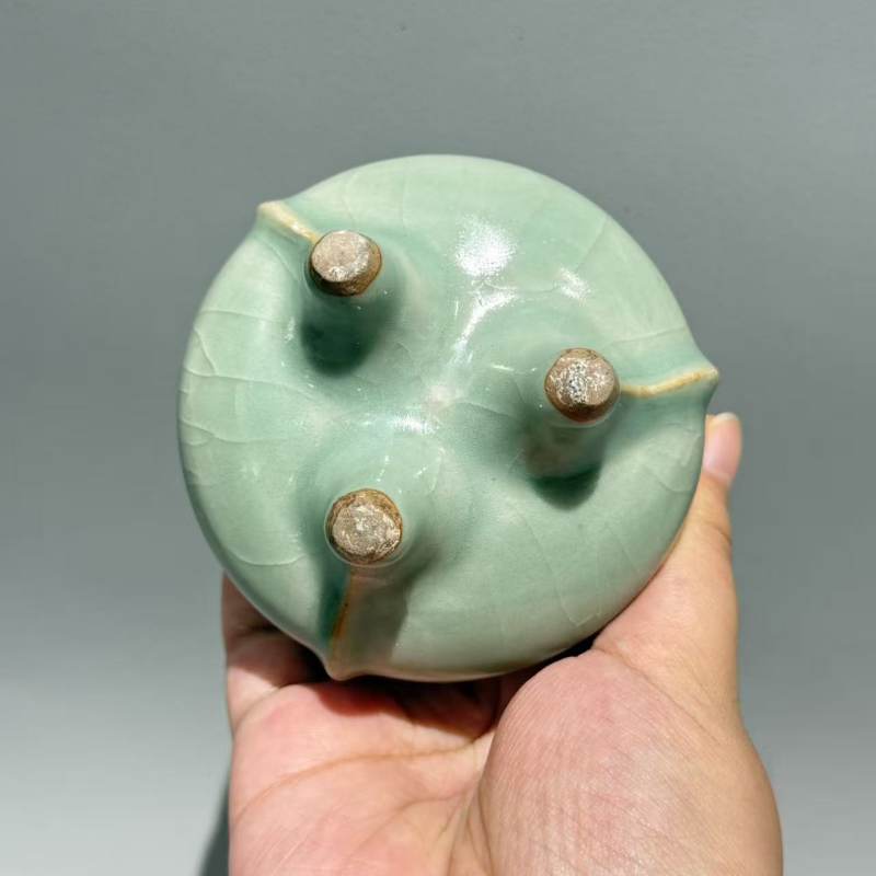 明代 龙泉窑粉青釉鬲式炉 - 图7