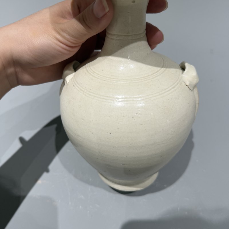 明代 白釉穿带盘口瓶 - 图7