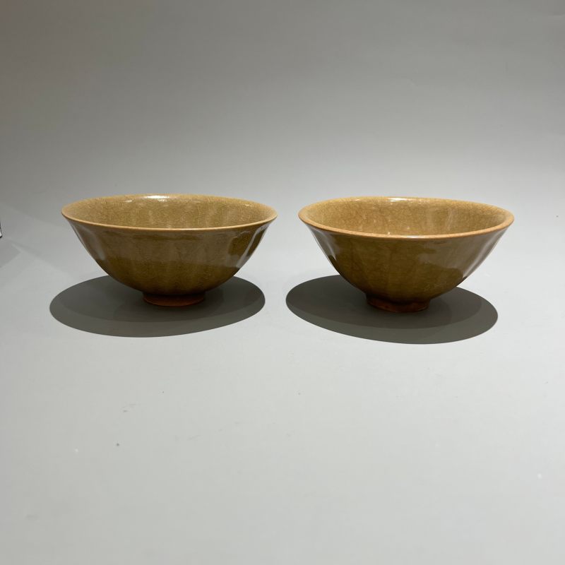 明代 龙泉窑米黄釉莲瓣纹碗一对 - 图4