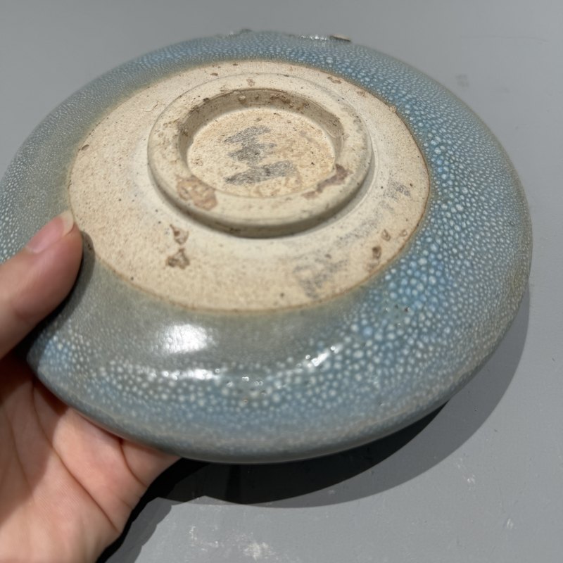 明代 钧窑天蓝釉油滴盘 - 图5