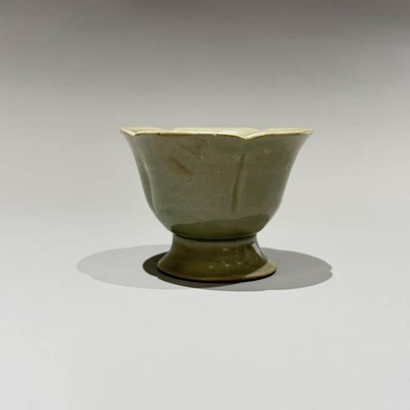 明代 青釉花口高足杯 - 图2