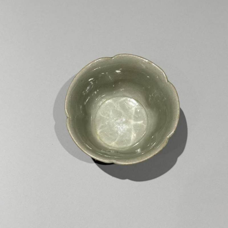 明代 青釉花口高足杯 - 图3