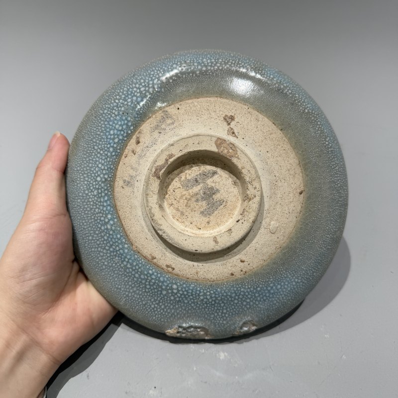 明代 钧窑天蓝釉油滴盘 - 图6