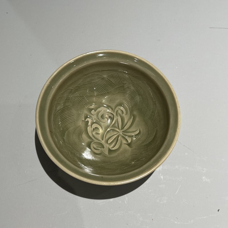 明代 青釉落花流水折沿盏 - 图4
