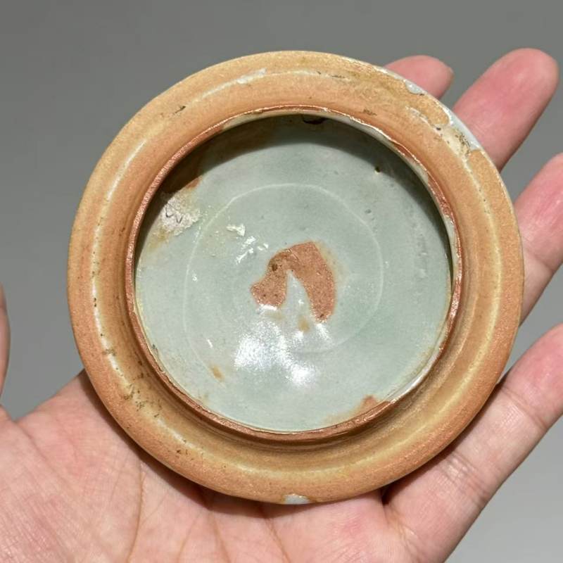 明代 龙泉窑梅子青釉莲瓣纹盖杯、托一套 - 图6