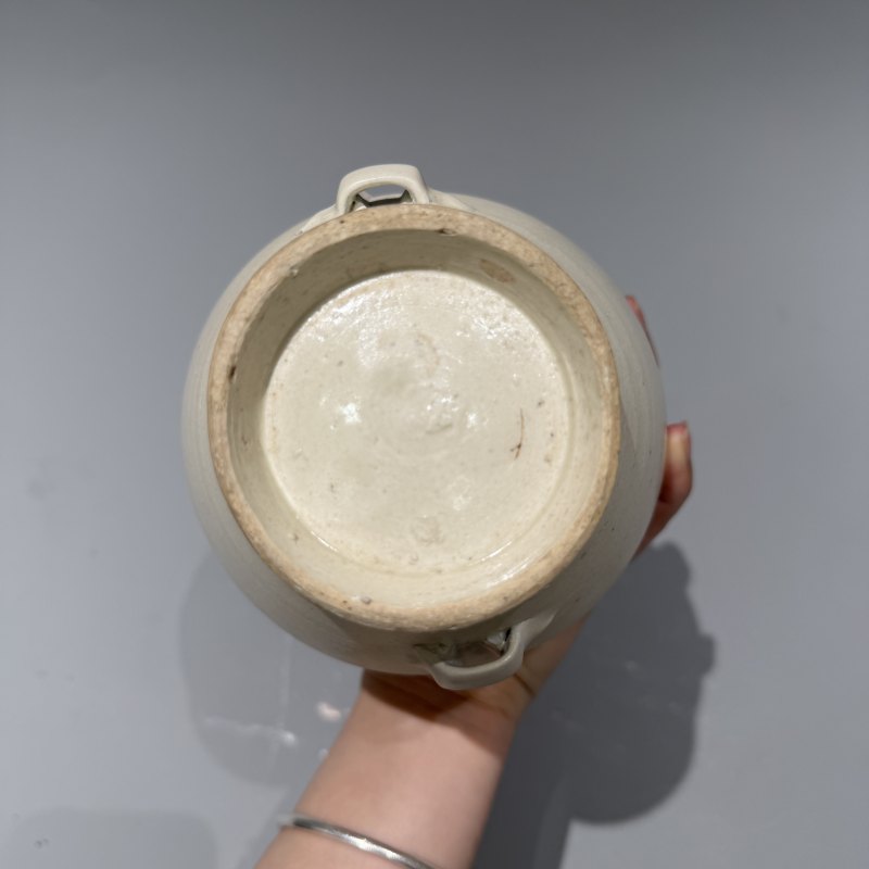 明代 白釉穿带盘口瓶 - 图9