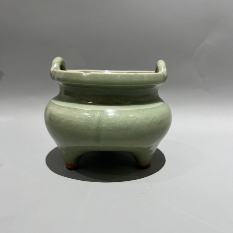 明宣德 龙泉窑梅子青釉绳耳三足炉 - 图4